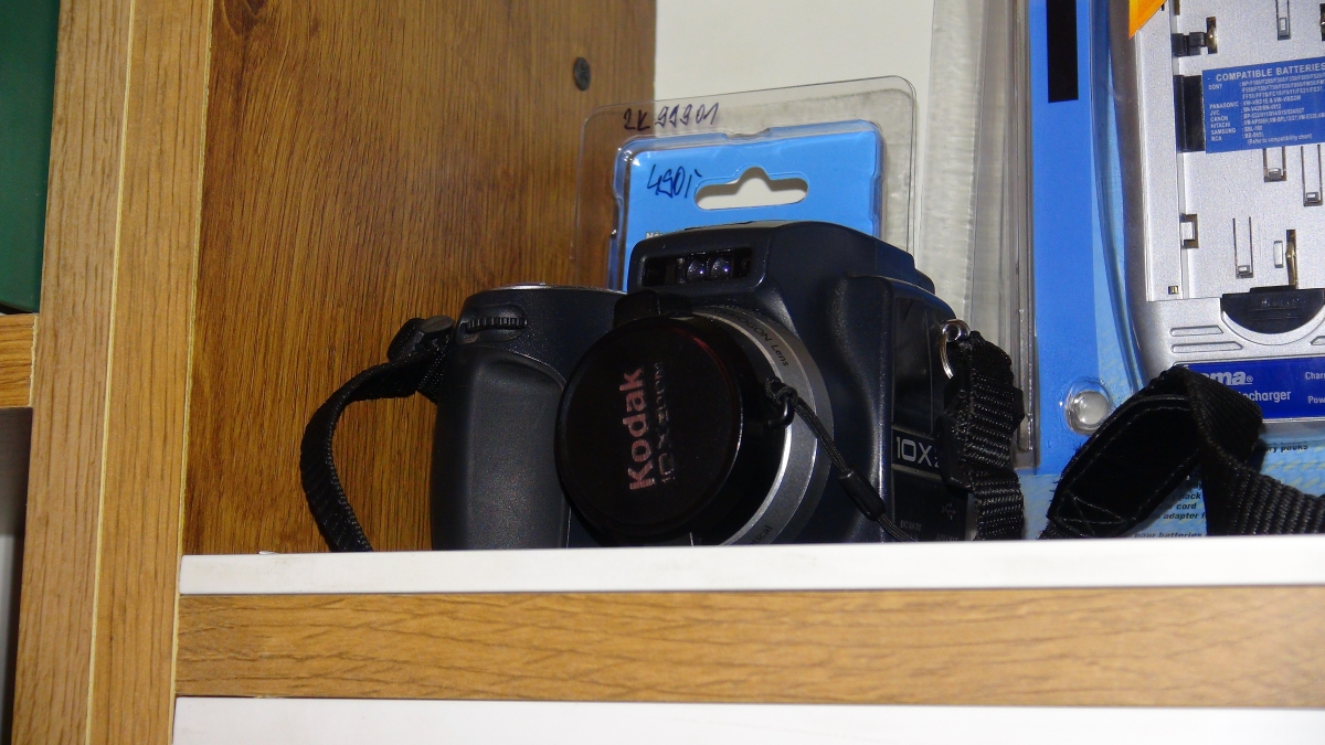 Fotografie pořízená videokamerou SONY PJ780 - tmavá místnost bleskem Fotografie pořízená videokamerou SONY PJ780 - zoom a objekt v pohybu
