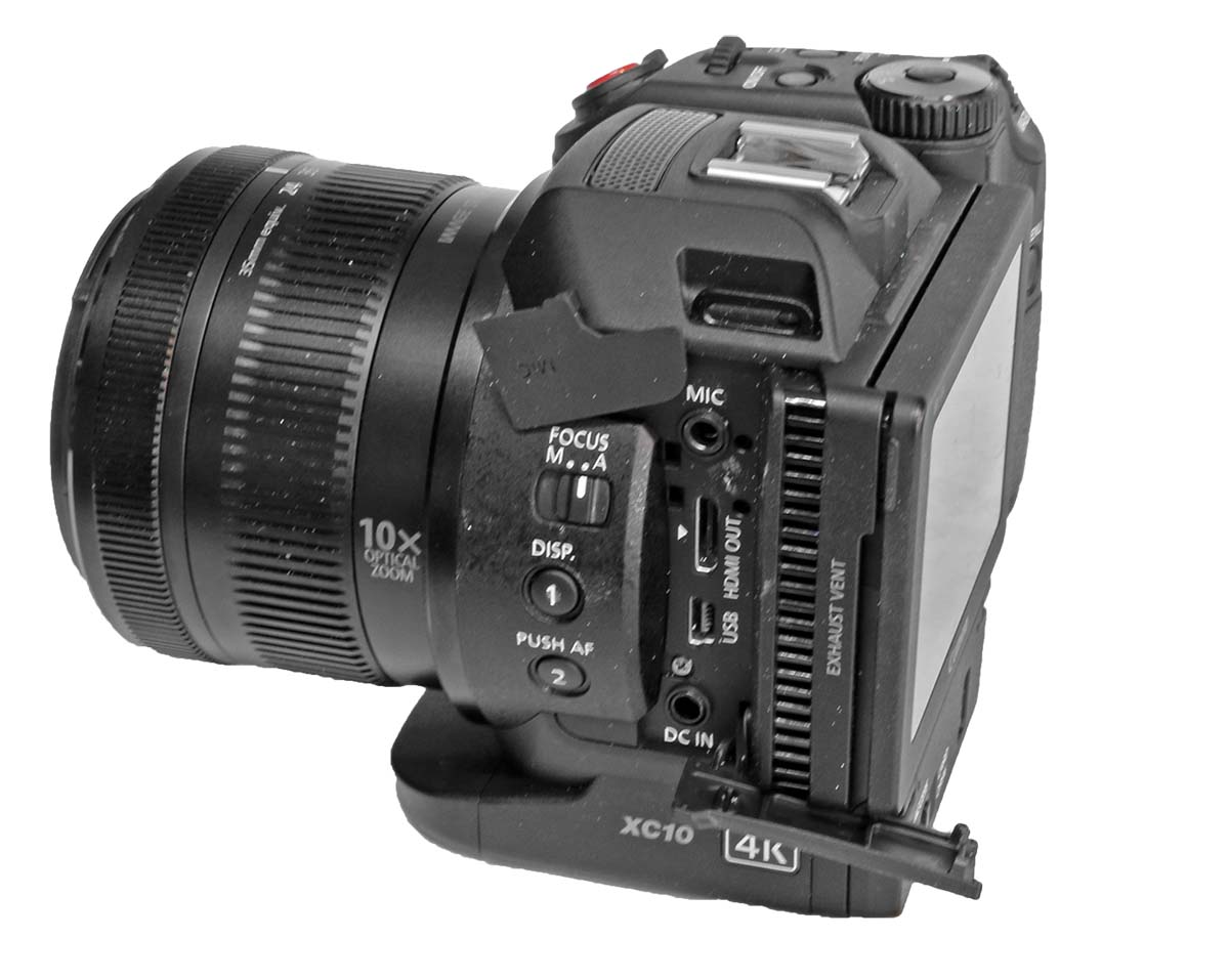 Videokamera CANON XC10 zleva: přípojné zdířky Videokamera CANON XC10 zleva: přípojné zdířky