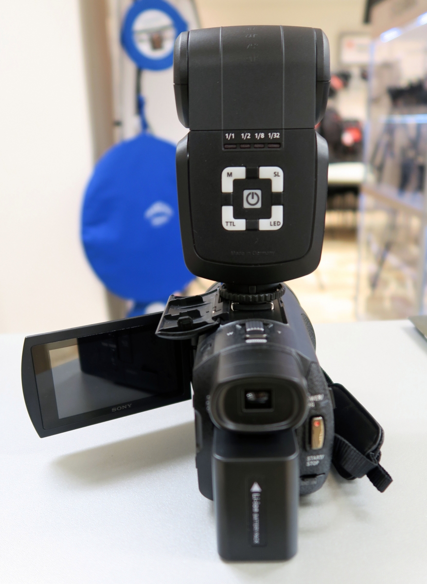 Videokamera SONY a blesk METZ Videokamera SONY a blesk METZ