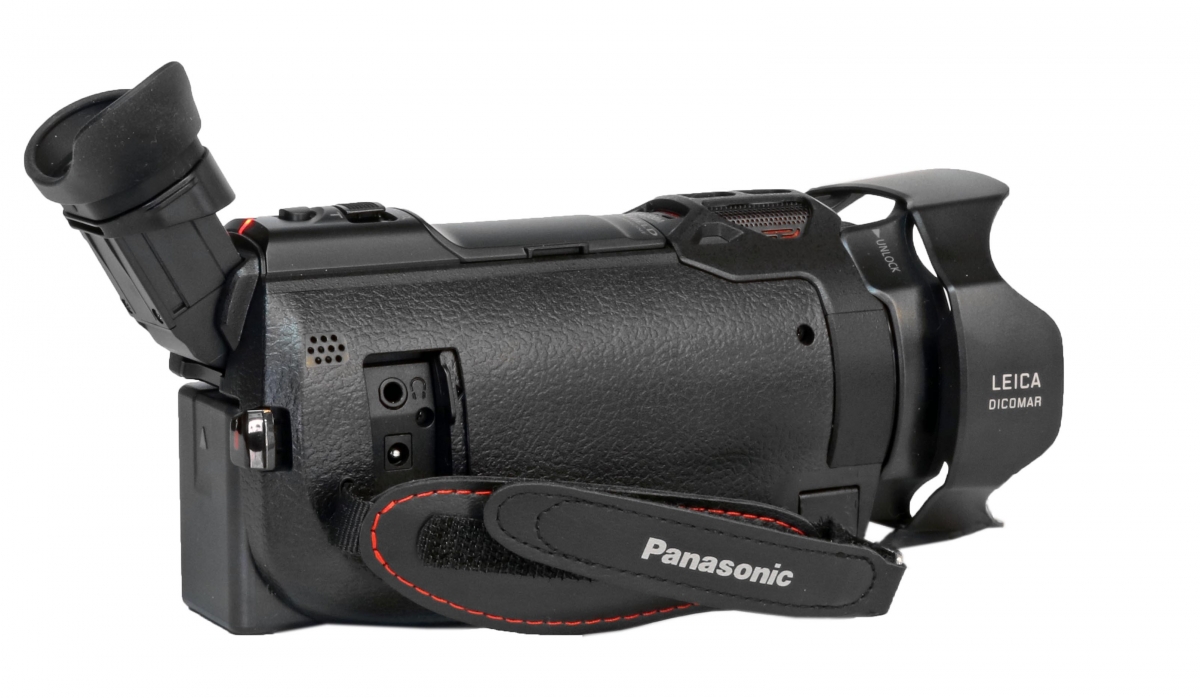 Videokamera Panasonic HC-VXF990: zdířky pod dlaní Videokamera Panasonic HC-VXF990: zdířky pod dlaní