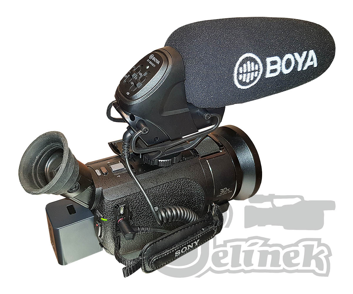 Masivní externí mikrofon BOYA BM3031 na Sony AX53 Masivní externí mikrofon BOYA BM3031 na Sony AX53