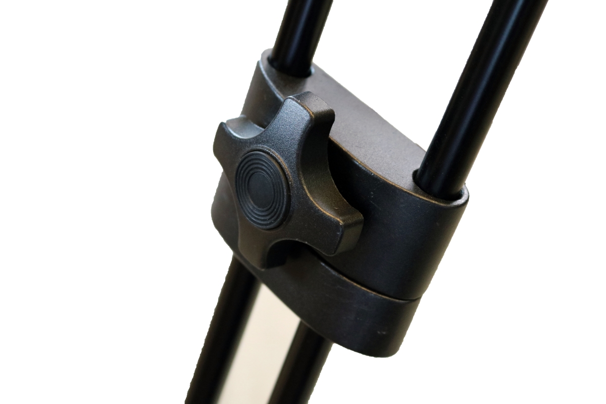 Zajímavý stativ se dvěma švenk-pákami - detail Zajímavý stativ se dvěma švenk-pákami - detail