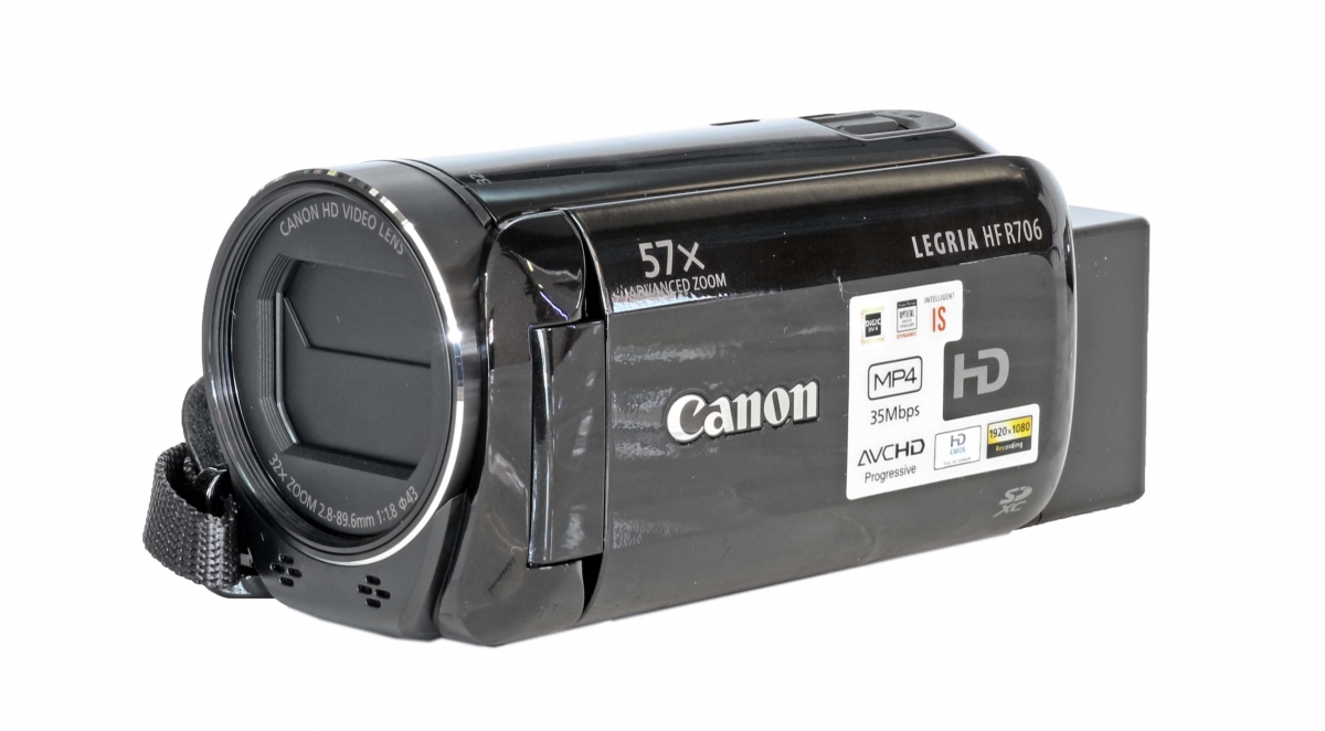 Videokamera Canon HF R706 v přední perspektivě Videokamera Canon HF R706 v přední perspektivě