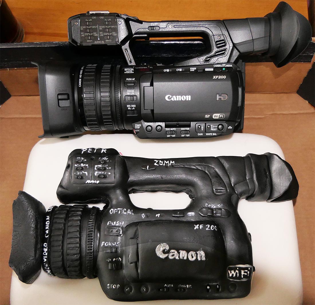 Canon XF200 jako skutečný vzor a dortová kopie Canon XF200 jako skutečný vzor a dortová kopie
