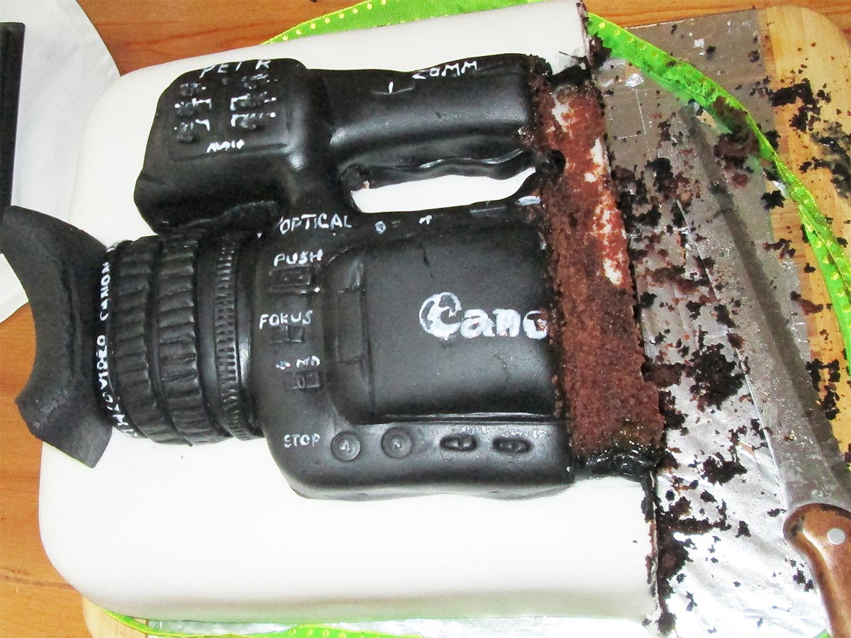 Narozeninový dort á la Canon XF200 v řezu Narozeninový dort á la Canon XF200 v řezu