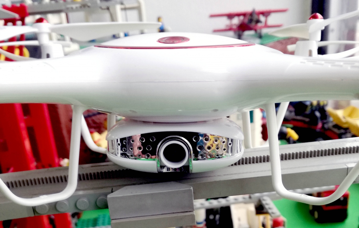 Syma X5UW-D - pohled na kameru dronu zepředu Syma X5UW-D - pohled na kameru dronu zepředu