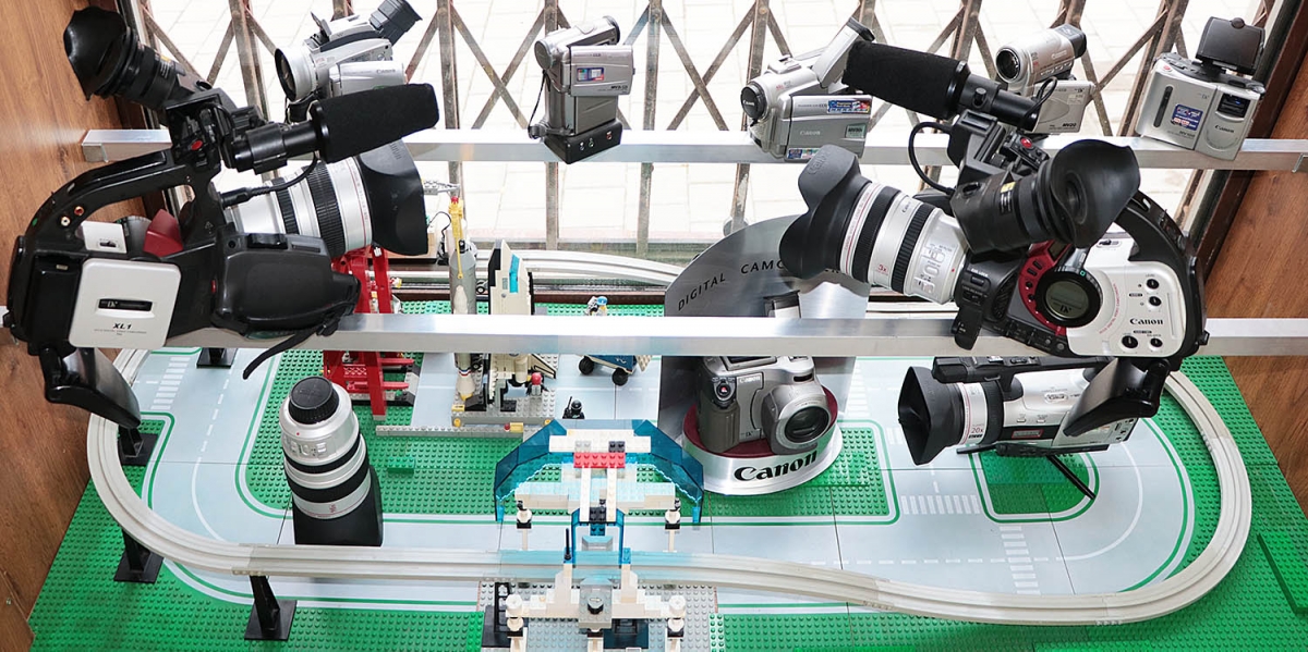 Prvopočátek digitální éry firmy Canon - MV1 a XL1 Prvopočátek digitální éry firmy Canon - MV1 a XL1
