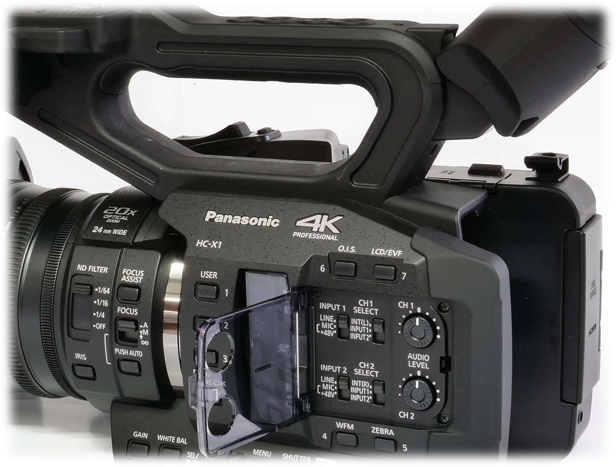 Panasonic HC-X1: odklopená dvířka audio-manuálů Panasonic HC-X1: odklopená dvířka audio-manuálů