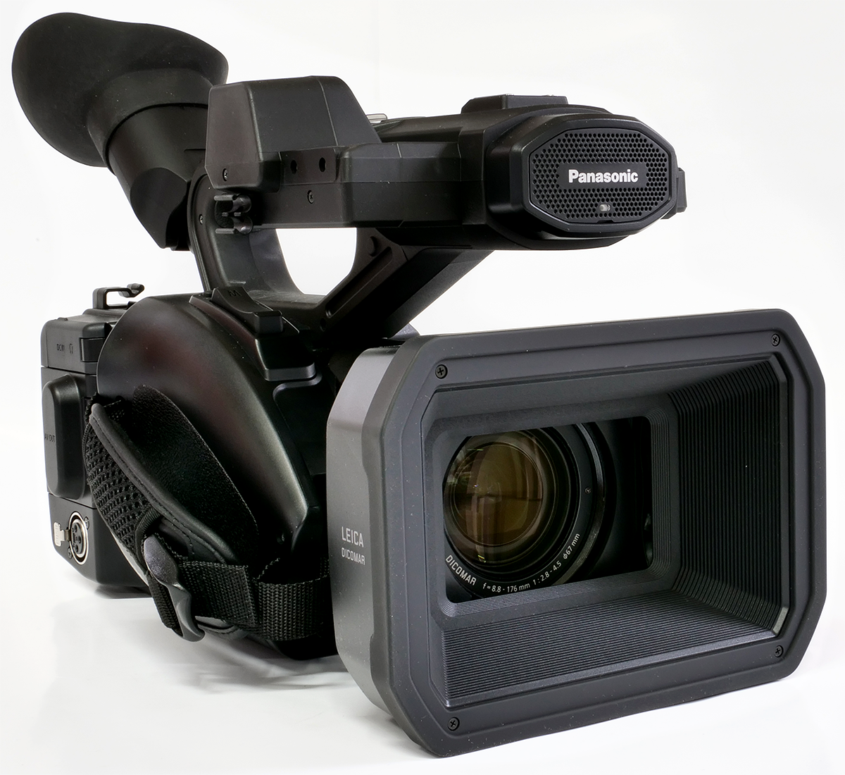 Videokamera Panasonic HC-X1 v předním detailu Videokamera Panasonic HC-X1 v předním detailu