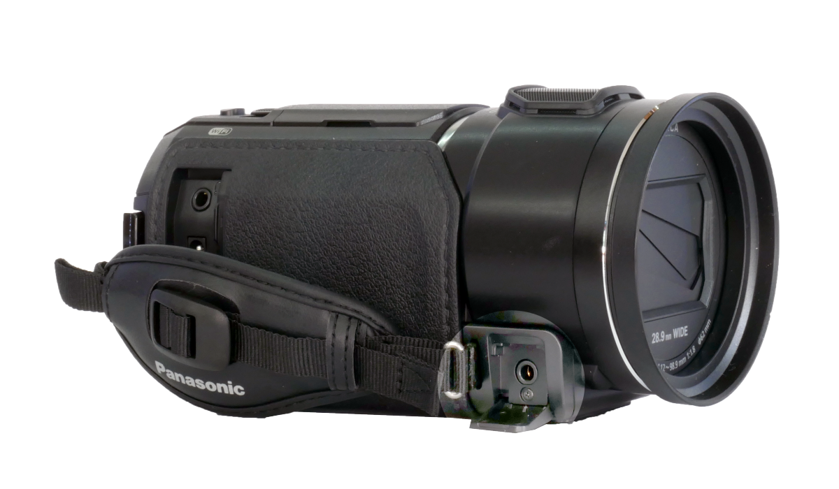 Videokamera Panasonic HC-V800 v bočním detailu Videokamera Panasonic HC-V800 v bočním detailu