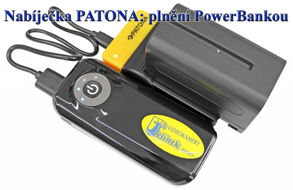 Nabíječka PATONA v detailu při dobíjení PowerBankou Nabíječka PATONA v detailu při dobíjení PowerBankou