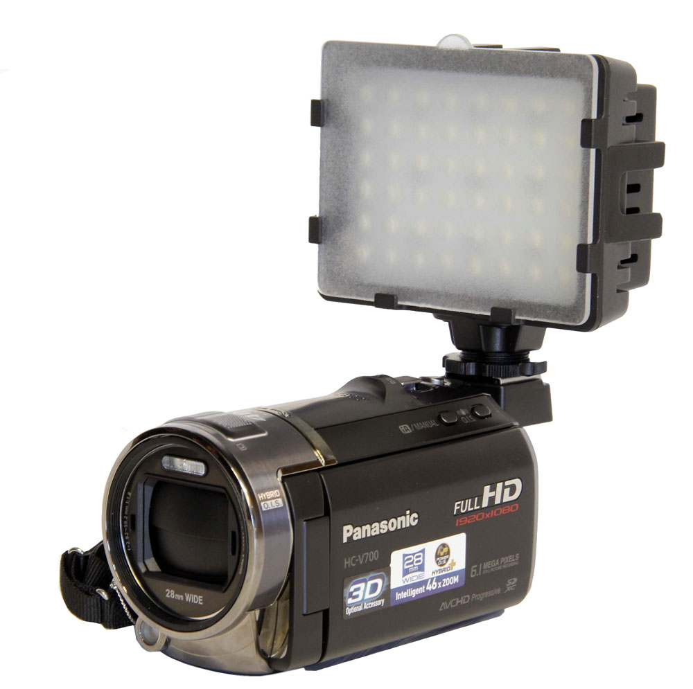 Videokemera Panasonic HC-V700 a světlo CN-48H Videokemera Panasonic HC-V700 a světlo CN-48H