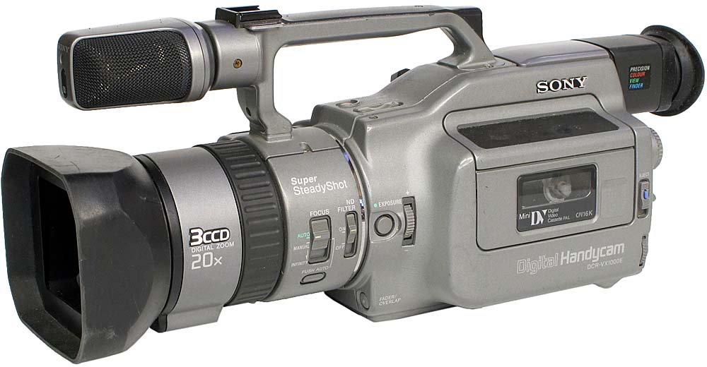 První digitální kamera Sony DCR-VX1000 z roku 1995 První digitální kamera Sony DCR-VX1000 z roku 1995