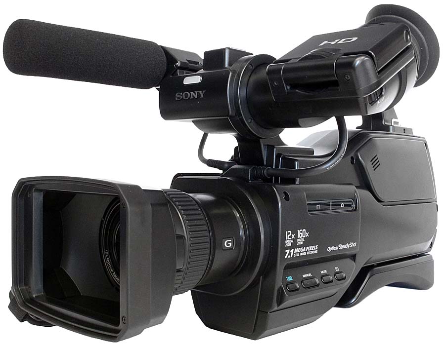 Videokamera Sony HXR-MC2000 v přední perspektivě Videokamera Sony HXR-MC2000 v přední perspektivě