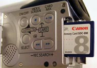 Slot na paměovou kartu: Canon (Klikni pro zvětšení)