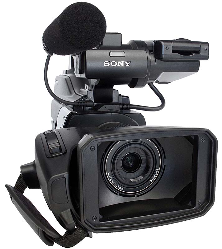 Videokamera Sony HXR-MC2000 v předním detailu Videokamera Sony HXR-MC2000 v předním detailu