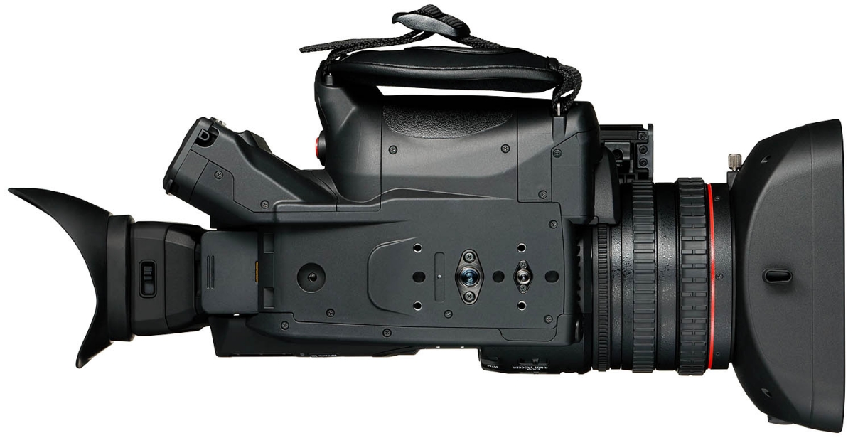 Videokamera Canon XF705: detailní pohled zespodu... Videokamera Canon XF705: detailní pohled zespodu...