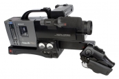 Sony CCD-V200 s vyklopeným madlem (Kliknutí zvětší)